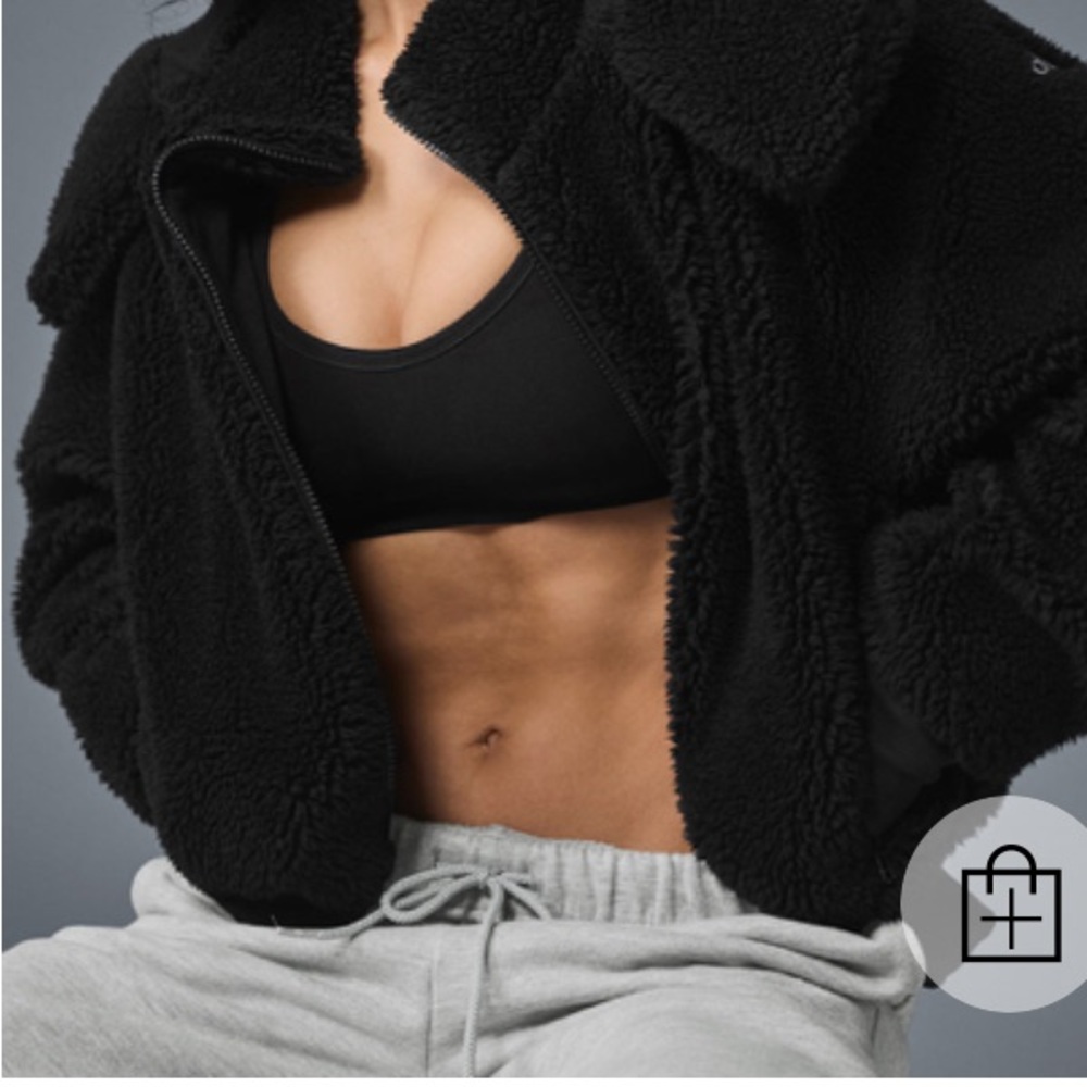 Alo Black Sherpa Jacket

Worn very few times

Removable hood